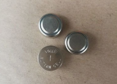 紐扣電池 汽車(chē)遙控鑰匙怎樣更換紐扣電池?